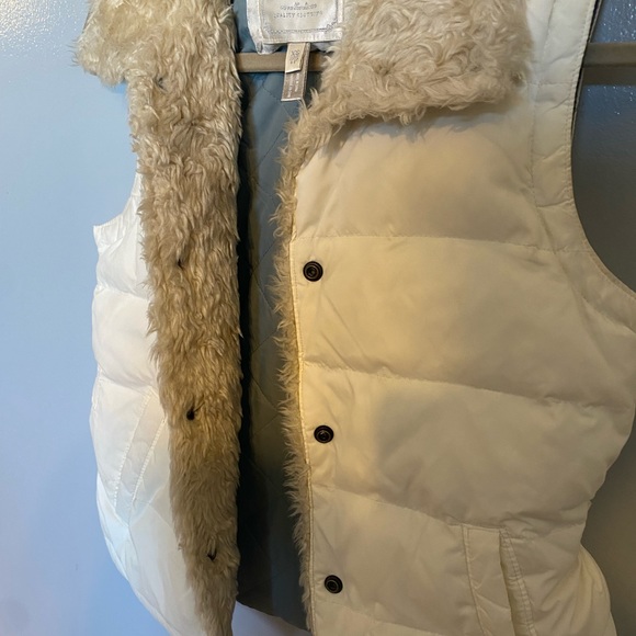 American Eagle Puffer Vest with Fur - Picture 4 of 8